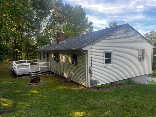 92 Lucas Park Rd in Norwich, CT - Building Photo - Building Photo
