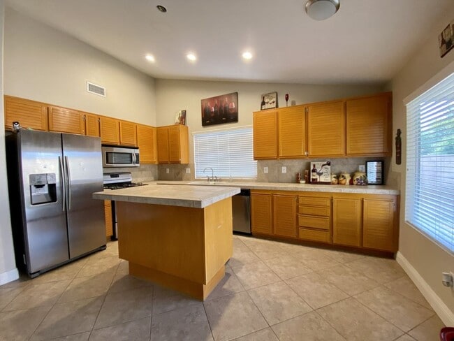 371 Dylan Cir in Corona, CA - Building Photo - Building Photo