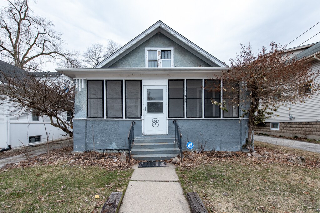 236 S Park Ave in Waukegan, IL - Building Photo