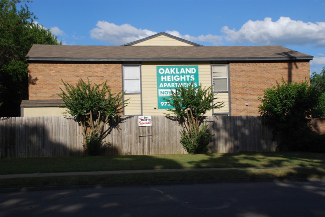 Oakland Heights Apartments in Irving, TX - Building Photo - Building Photo