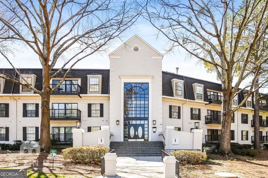 1202 Pine Heights Dr NE in Atlanta, GA - Building Photo