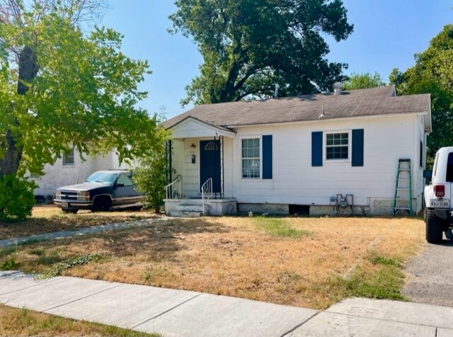 110 Burke Ave in San Antonio, TX - Building Photo