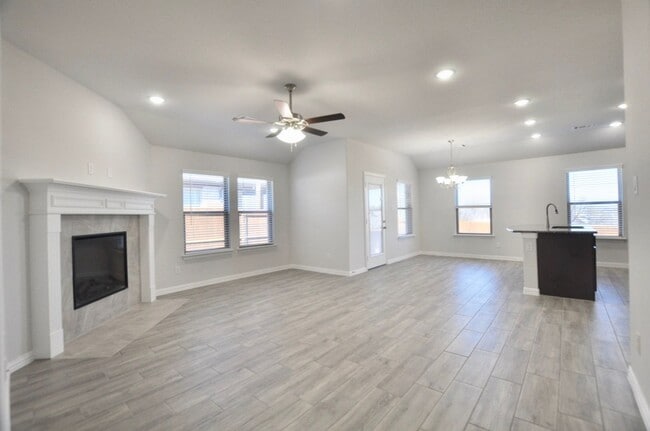 512 Paloma St in Weatherford, TX - Building Photo - Building Photo