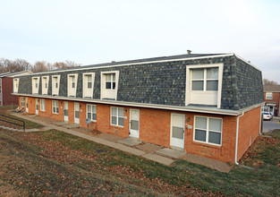 Stratford Square Apartments in Omaha, NE - Foto de edificio - Building Photo