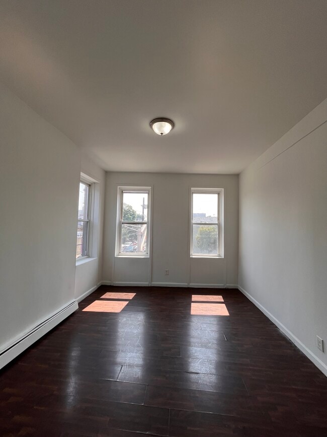 89 Belmont Ave, Unit 1L in Jersey City, NJ - Foto de edificio - Building Photo