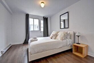 1379 Rue Ontario E in Montréal, QC - Building Photo - Building Photo