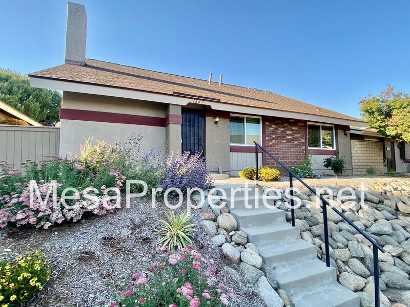 1667 Carmel Cir E in Upland, CA - Building Photo