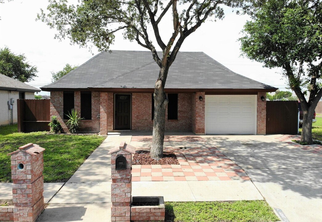 3321 Rosalva Ave in McAllen, TX - Building Photo
