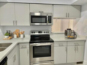 1971 NW 96th Terrace in Pembroke Pines, FL - Building Photo - Building Photo