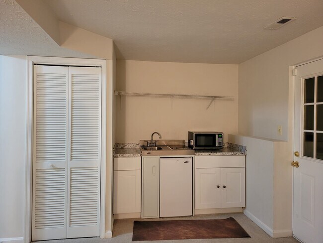 1104 Kings Crest Dr, Unit Basement Apt in Stafford in Stafford, VA - Foto de edificio - Building Photo