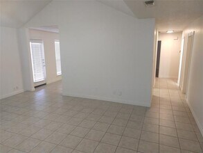 6401 Brookglen Dr in Arlington, TX - Foto de edificio - Building Photo