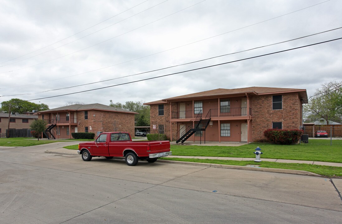 908-912 E 3rd St in Irving, TX - Foto de edificio