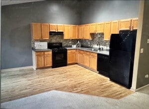 1523 Golden Oak Dr in Woodstock, IL - Building Photo - Building Photo