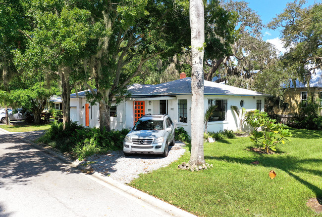 Duplex Close to The River in Palmetto, FL - Foto de edificio - Building Photo