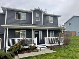 2160 SW 16th Ave in Oak Harbor, WA - Building Photo