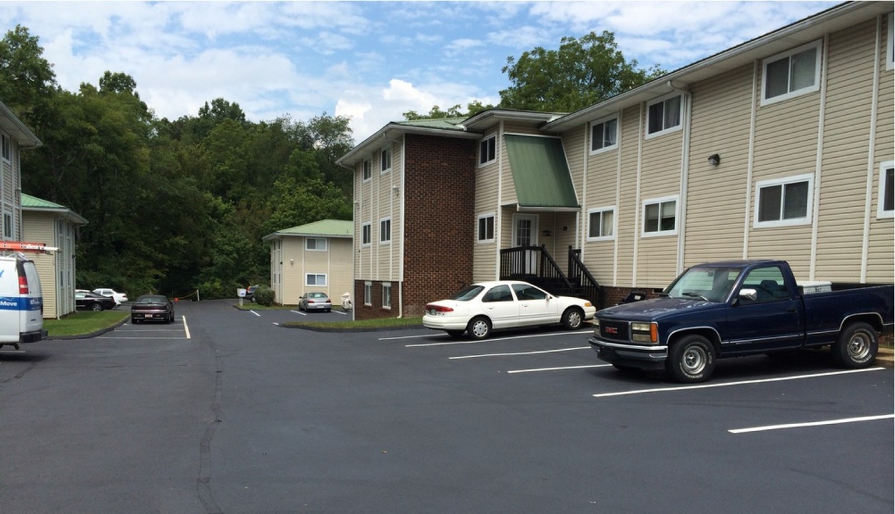 WillowCreek Apartments in Red Bank, TN - Building Photo