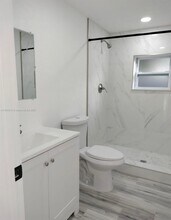 1062 NW 25th St in Miami, FL - Building Photo - Building Photo