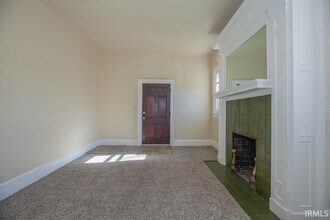 1119 SE Riverside Dr in Evansville, IN - Building Photo - Building Photo