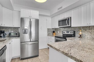 3505 S Ocean Dr, Unit 208 in Hollywood, FL - Building Photo - Building Photo