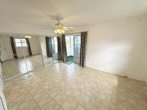 379 Saxony Ln in Delray Beach, FL - Building Photo - Building Photo