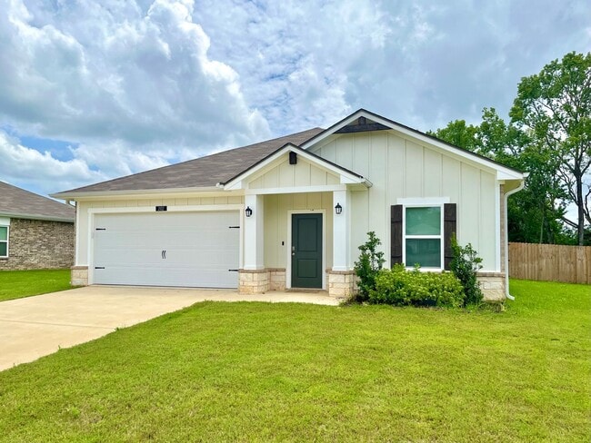 202 S Rainbow Dr in Whitehouse, TX - Building Photo - Building Photo