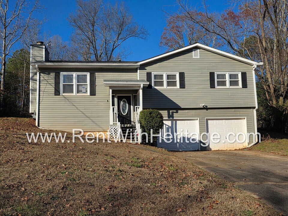 3990 N Quail Dr in Douglasville, GA - Building Photo