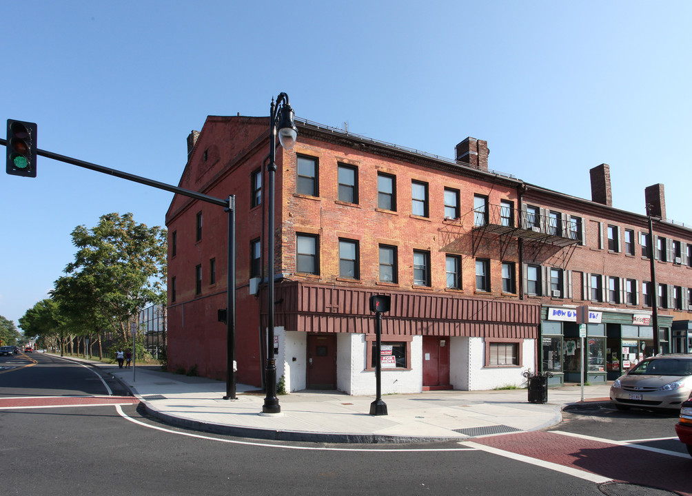 473-477 State St in Springfield, MA - Building Photo