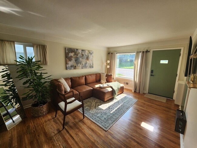 2464 Greenfield Rd in Berkley, MI - Building Photo - Building Photo