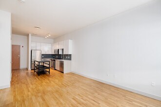 320 D St, Unit 315 in Boston, MA - Building Photo - Building Photo