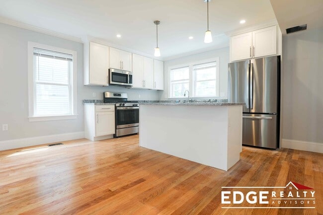 19 Portsmouth St, Unit 2 in Boston, MA - Foto de edificio - Building Photo