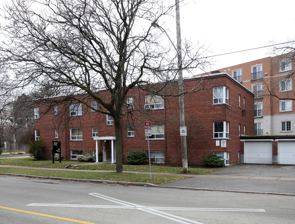 Kingsway Park Apartments in Toronto, ON - Building Photo