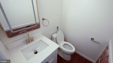 7426 Rhondda Dr in Lorton, VA - Building Photo - Building Photo