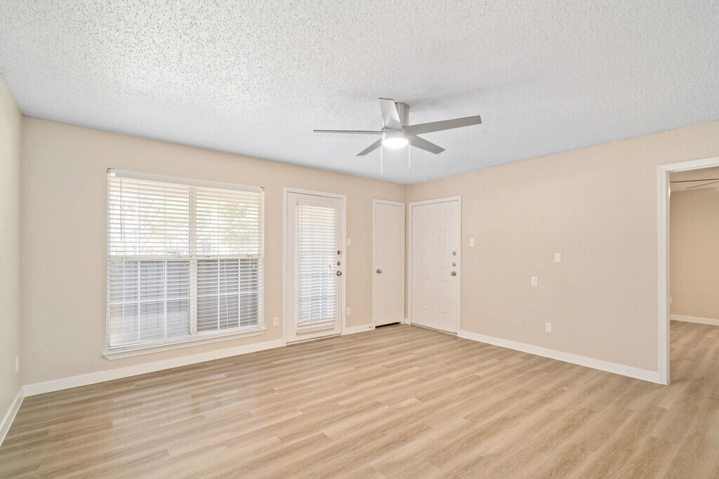 Tides on Hulen Apartments in Fort Worth, TX