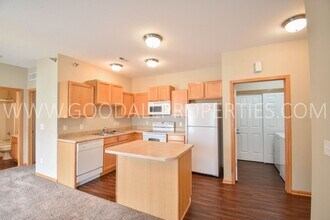 10320 Norfolk Dr in Johnston, IA - Building Photo - Building Photo