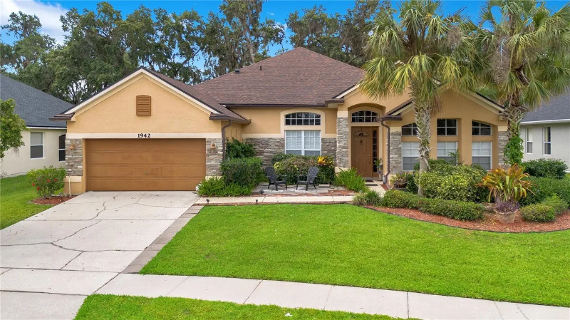 1942 Willow Wood Dr in Kissimmee, FL - Building Photo