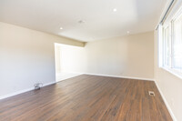 126 Wayne Ct E, Unit 126 in Redwood City, CA - Building Photo - Building Photo