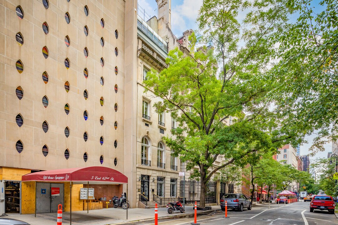 Beaux Arts Limestone Townhouse in New York, NY - Building Photo