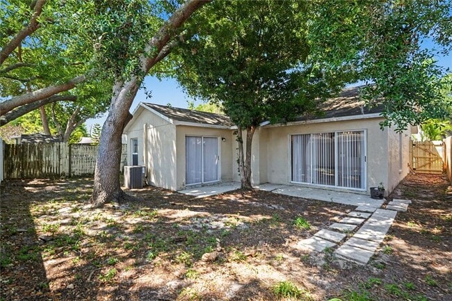 13618 Laraway Dr in Riverview, FL - Building Photo - Building Photo