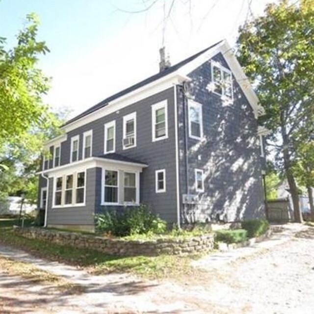 27 Douglas St in Uxbridge, MA - Building Photo