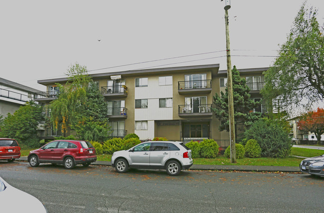 6544 Silver Av in Burnaby, BC - Building Photo - Building Photo