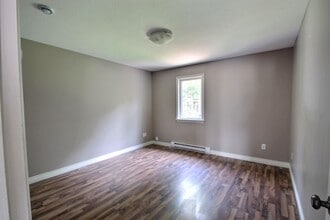 236 LonsdaleUnit b in Moncton, NB - Building Photo - Building Photo