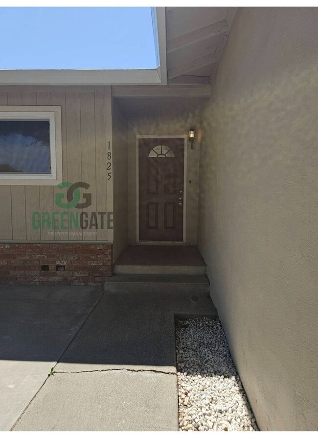 1825 Manzanita Dr in Modesto, CA - Building Photo - Building Photo