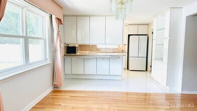 237 5th Ave in Cherry Hill Township, NJ - Building Photo - Building Photo