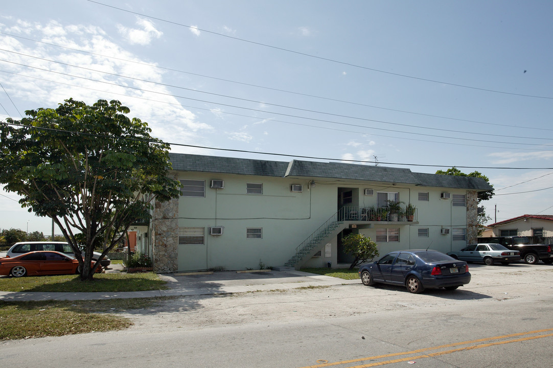 2690 W 10th Ave in Hialeah, FL - Building Photo