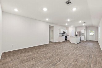 280 Granary Dr in Uhland, TX - Building Photo - Building Photo