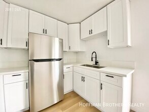 136 S Oxford Ave in Los Angeles, CA - Foto de edificio - Building Photo