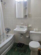 1216 University Ave, Unit 2 in Morgantown, WV - Building Photo - Building Photo