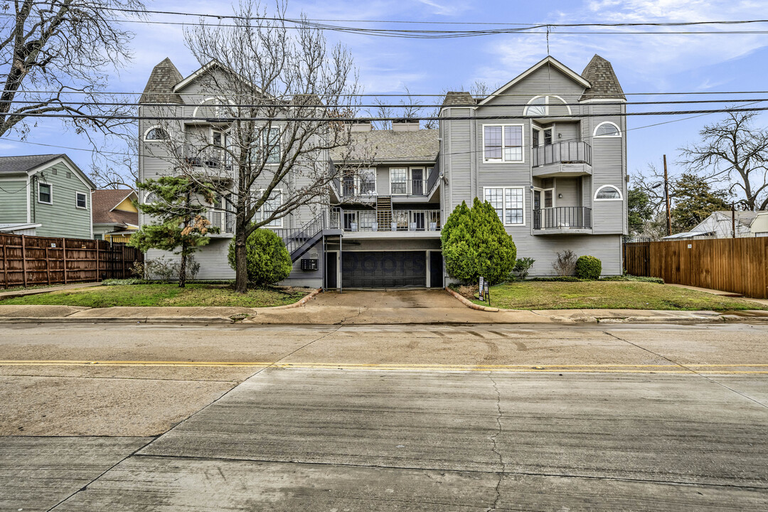 218 N Beacon St, Unit apt 101 in Dallas, TX - Building Photo