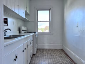 32 Alpine Ave in Fairhaven, MA - Foto de edificio - Building Photo