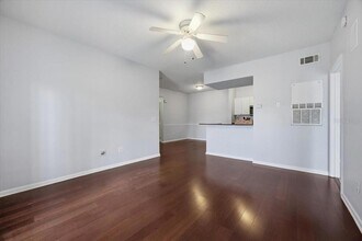 14353 Fredricksburg Dr, Unit 907 in Orlando, FL - Foto de edificio - Building Photo